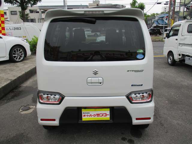 ★入庫した全車にボディー磨きを実施します。納車前にももう一度磨きます！お車はいつでもピッカピッカです！！★