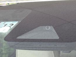 【トヨタセーフティセンス】走行中に前方の車両等を認識し、衝突しそうな時は警報とブレーキで衝突回避と被害軽減をアシスト。より安全にドライブをお楽しみいただけます。