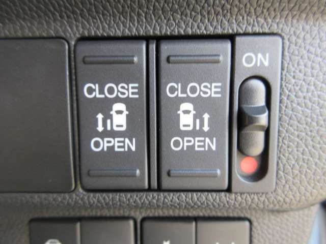 ■　装備5　■　両側パワースライド：最早、ファミリカーでは必需品ではないでしょうか......！？