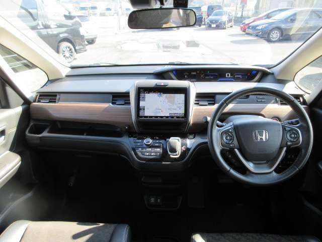 ■高速道路にて試乗走行を行い、THIRTY規定をクリアした車両のみの展示を徹底しています。