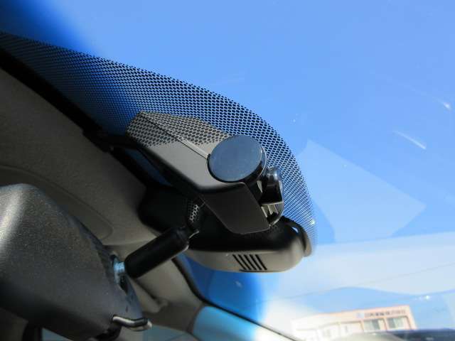 ■　装備4　■　純正ドラレコ：純正で使用も簡単！