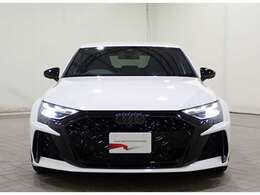 弊社掲載車両は、店舗外のモータープールに在庫している場合がございます。