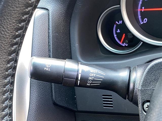 こちらのお車にはディーラーナビ地デジ・バックカメラ・CD・ブルートゥース・ETC・フォグ・HIDライト・スマートキー・パワーシート・本革巻ステアリング・マニュアルモード・16アルミが装備！