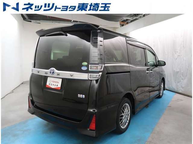 【リヤ】バックドアには半ドア防止のイージークローザー機能が付いています。