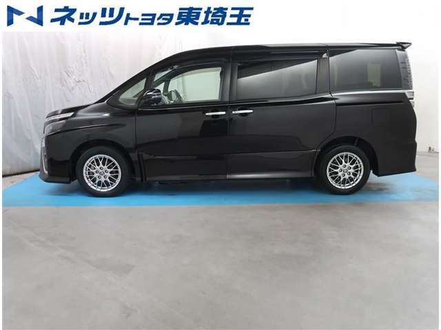 【サイド】左右のスライドドアは電動スライドドアになります。