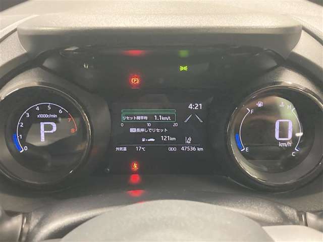 一目で今出ている速度が分かるデジタルメーターを採用しており、うっかりのスピード超過も減りますよ