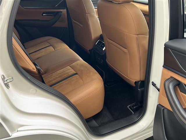 【後部座席】『後部座席周辺』の画像になります。写真の内容に関してご不明点、ご質問等がございましたらお気軽にガリバー店舗までお問い合わせください。