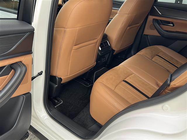 【後部座席】『後部座席周辺』の画像になります。写真の内容に関してご不明点、ご質問等がございましたらお気軽にガリバー店舗までお問い合わせください。