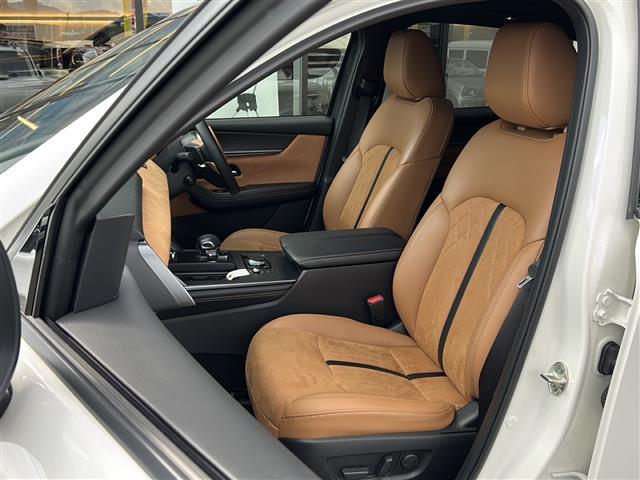 【助手席】『助手席周辺』の画像になります。写真の内容に関してご不明点、ご質問等がございましたらお気軽にガリバー店舗までお問い合わせください。