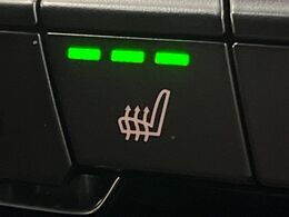 ●フロントシートヒーティング：運転席・助手席共に三段階で調節が可能なシートヒーターを装備しております。季節を問わず快適にご使用いただけます。