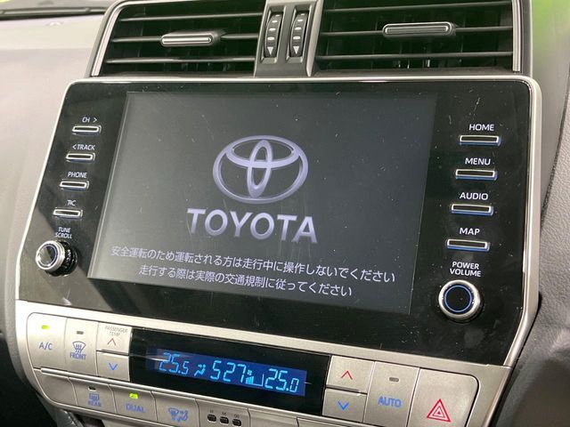 【メーカー純正ナビ】インテリアに溶け込むスタイリッシュな「専用設計」メーカーナビを装備♪視認性や操作性など基本性能にも優れ、より上質なカーライフをお楽しみいただけます。