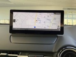 マツコネナビ装備！インターネットラジオの視聴・ハンズフリー通話などの機能搭載！走行中でもコマンダーコントロールや音声認識機能で安全操作、停車中には7インチディスプレイでタッチパネルで簡単操作可能です♪