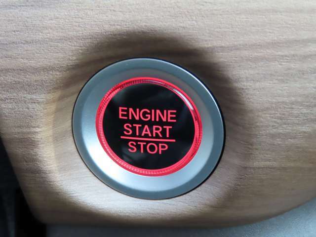 エンジン始動はプッシュスタート式！キーを取り出す必要がなくなります！