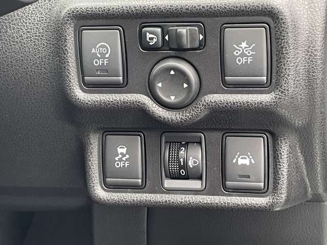 自動（被害軽減）ブレーキ、横滑り防止、踏み間違い防止付きで安全装備も充実！