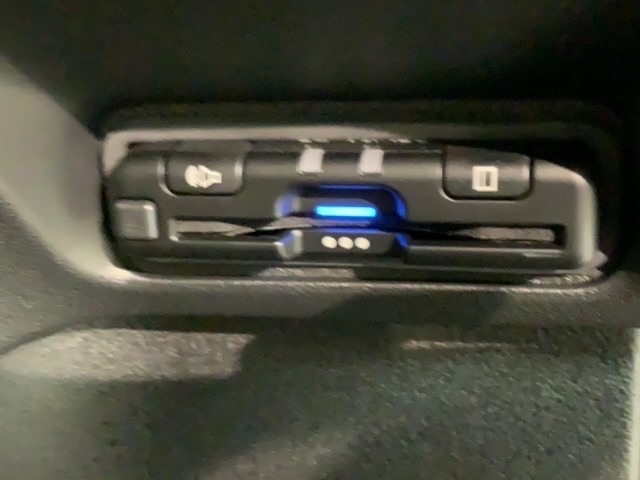 いまや快適なカーライフに欠かせないETCが付いています。