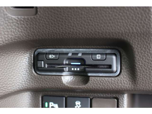 ETCはビルトインタイプを装備！見た目もスマート♪高速道路の料金所も楽々通過♪