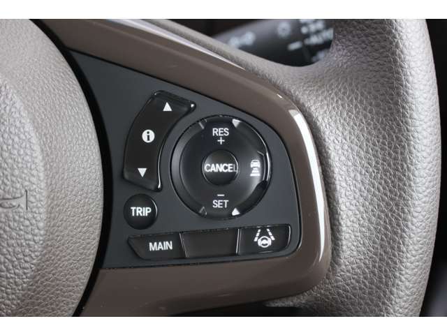安全運転支援システムHonda SENSINGを搭載。アダプティブクルーズコントロール、車線維持など複数の先進技術で安心・快適なドライブをサポートします。