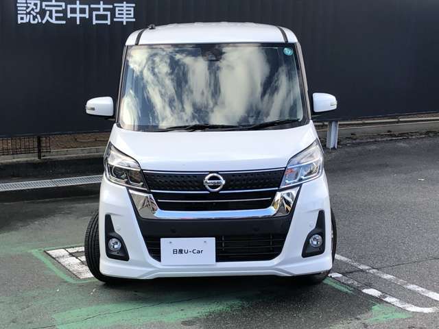 Vモーショングリルと大胆な開口デザインのバンパーで、プレミアム感と存在感を強調したデザインのフロント