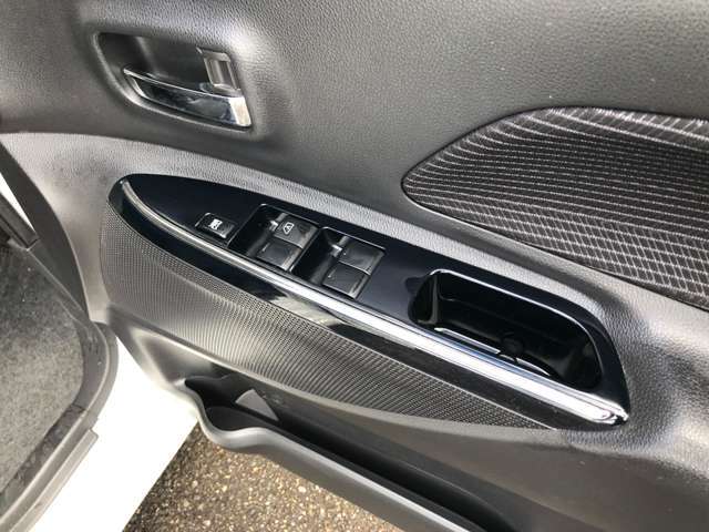 パワーウィンドウスイッチです。