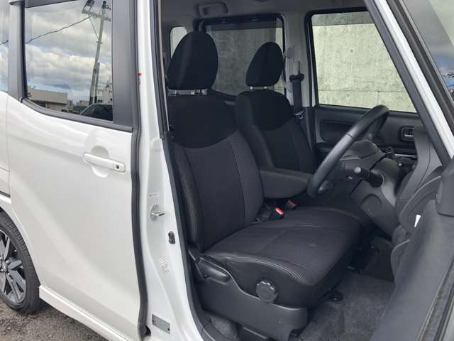 スピード消臭機能とはっ水機能のついたエボニー色のスエード調クロスのシート生地