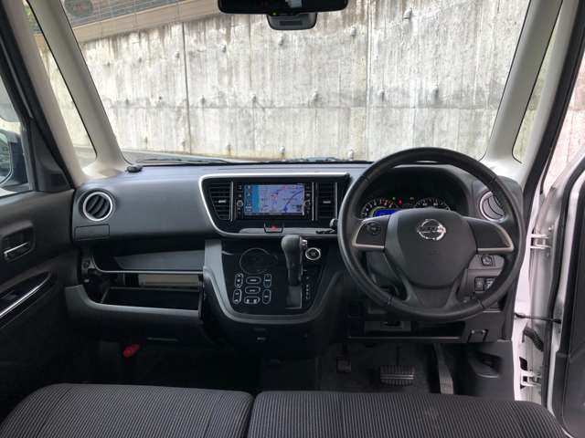 家族そろってのドライブから、大きなショッピングまで大活躍。広いガラスエリヤで、開放感も、安心感も両立します。