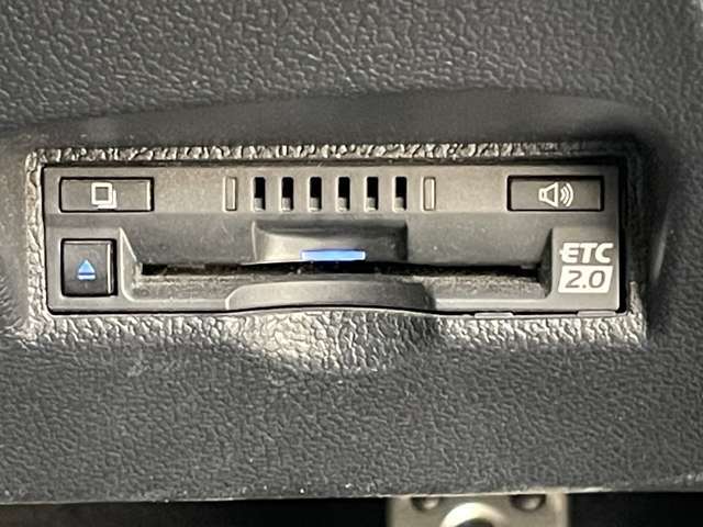 ◆【ETC】有料道路を利用する際に料金所で停止することなく通過できる、ETC車載器（ノンストップ自動料金収受システム機器）が装備されています。セットアップを行うことで利用可能になります。
