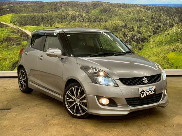 駐車時に後方がリアルタイム映像で確認できます。大型商業施設や立体駐車場での駐車時、夜間のバック時に大活躍です！運転スキルに関わらず、今や必須となった装備のひとつ！