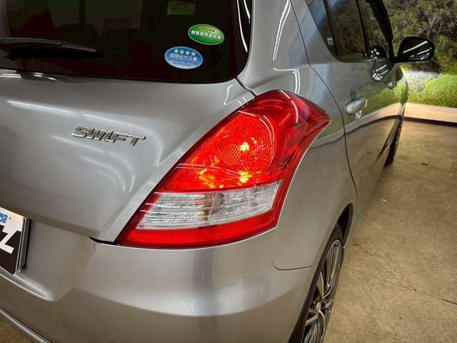 後部座席も気になるようなキズ・汚れやへたり等、大きなダメージはなく、良好な状態です。