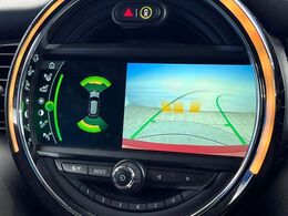 ●ガイドライン付きバックカメラ：不安な駐車もこれで安心！ガイドライン付きなので狭い箇所での駐車もラクラクです！