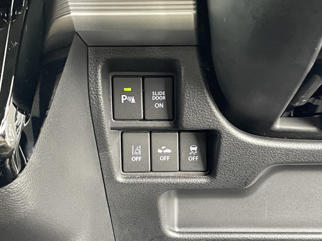 後方ソナーと電動スライドドアのメインスイッチ♪車線逸脱警報とデュアルセンサーブレーキサポート、横滑り防止のOFFスイッチです♪