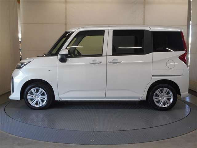 【片側電動スライドドア】狭いスペースでも隣の車を気にせずにドアを開閉できます！乗り降りや大きな荷物の積み降ろしもスムーズです♪