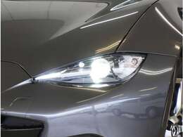 【LEDヘッドライト】省電力で長寿命の明るく運転しやすいLEDヘッドランプです。明るく照らすので暗い夜道からお客様を守ってくれます。お近くの広島マツダまでお越しください。