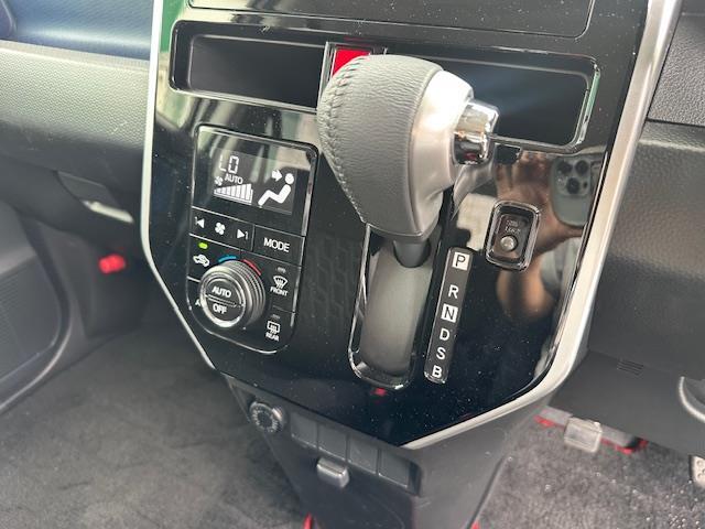 ◆オートエアコン【車内温度を感知して自動で温度調整をしてくれるのでいつでも快適な車内空間を作りあげます。】