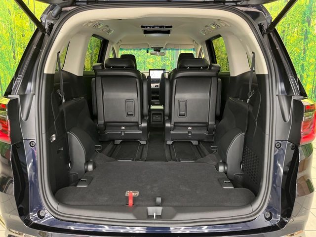 普段のお買い物や通勤、送迎等に十分な荷室スペースを確保しております。セカンドシートを倒すと、大きな荷物の積載も可能です♪