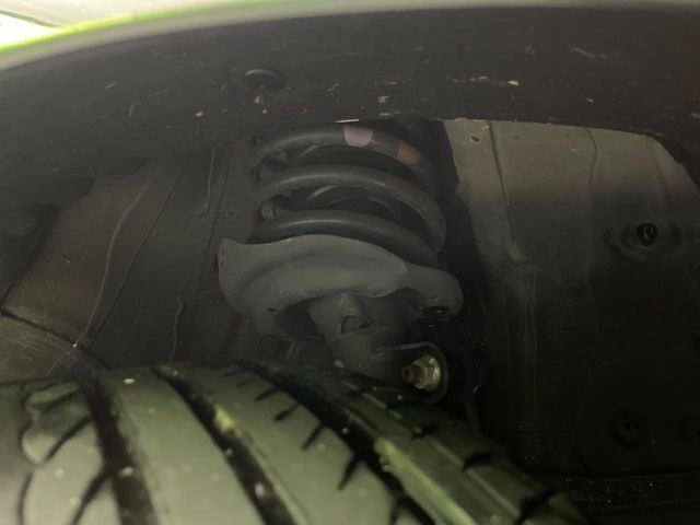 お車を安心してお乗りいただく為には、足回りの定期点検が欠かせません。サービスサポート（有償保証）では無料点検もご提供しており、安心のカーライフをお過ごしいただけるサポート体制が整っています。