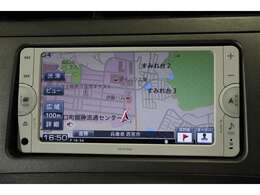 純正ナビを装備。初めての場所へのお出かけもナビがあると安心です。ハンズフリー通話に使えるBluetoothにも対応しています♪