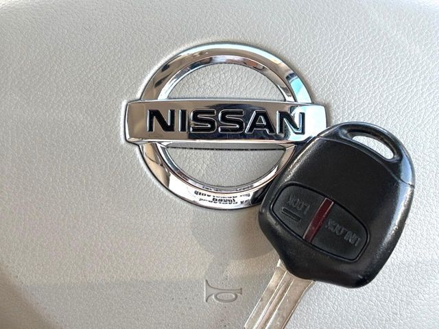 【キーレス】少し離れた場所からでもボタン一つでドアの開錠・施錠ができるのでとっても便利！ドアの鍵穴周りに傷をつけることもありません♪