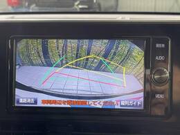 【バックカメラ】駐車時に後方がリアルタイム映像で確認できます。大型商業施設や立体駐車場での駐車時や、夜間のバック時に大活躍！運転スキルに関わらず、今や必須となった装備のひとつです！