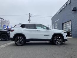 JEEPらしいシンプルなボディーラインがかっこいい！