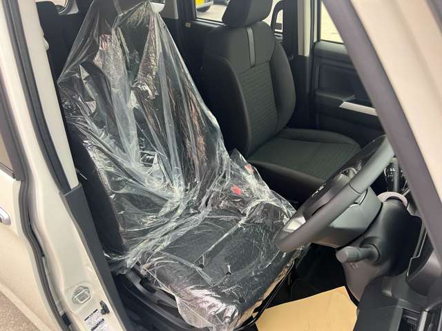 運転席はくつろぎのプライベート空間！ 車内をクリーニングしてお待ちしております！