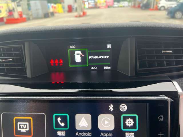 運転席はくつろぎのプライベート空間！ 車内をクリーニングしてお待ちしております！