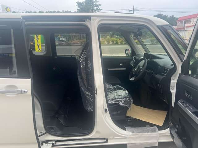 運転席はくつろぎのプライベート空間！ 車内をクリーニングしてお待ちしております！