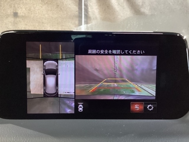 狭い場所での駐車やすれ違いなどでより的確な運転操作に役立つ360°ビューモニターが装備されています。