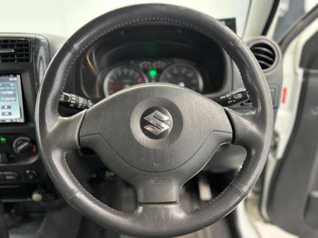 4WD　ETC　ナビ　アルミホイール　キーレスエントリー　電動格納ミラー　シートヒーター　革シート　AT　衝突安全ボディ　記録簿　ABS　エアコン　パワーステアリング　パワーウィンドウ