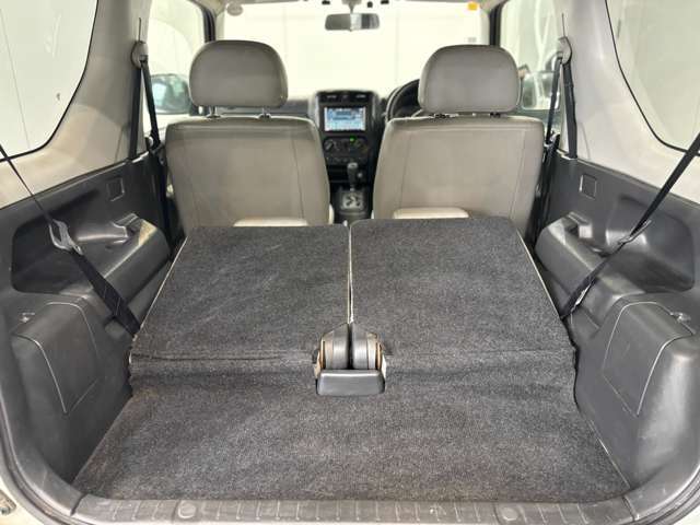 4WD　ETC　ナビ　アルミホイール　キーレスエントリー　電動格納ミラー　シートヒーター　革シート　AT　衝突安全ボディ　記録簿　ABS　エアコン　パワーステアリング　パワーウィンドウ