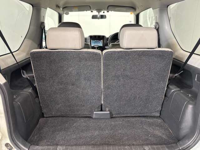 4WD　ETC　ナビ　アルミホイール　キーレスエントリー　電動格納ミラー　シートヒーター　革シート　AT　衝突安全ボディ　記録簿　ABS　エアコン　パワーステアリング　パワーウィンドウ