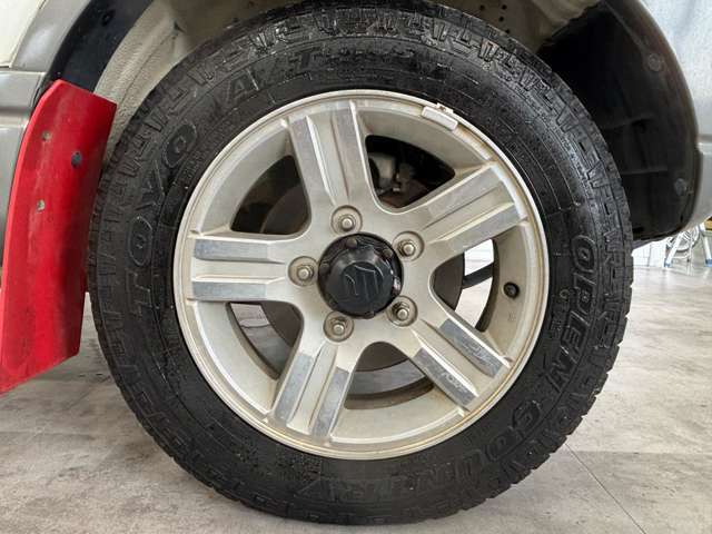 4WD　ETC　ナビ　アルミホイール　キーレスエントリー　電動格納ミラー　シートヒーター　革シート　AT　衝突安全ボディ　記録簿　ABS　エアコン　パワーステアリング　パワーウィンドウ