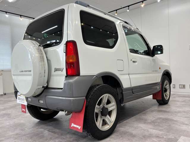 4WD　ETC　ナビ　アルミホイール　キーレスエントリー　電動格納ミラー　シートヒーター　革シート　AT　衝突安全ボディ　記録簿　ABS　エアコン　パワーステアリング　パワーウィンドウ