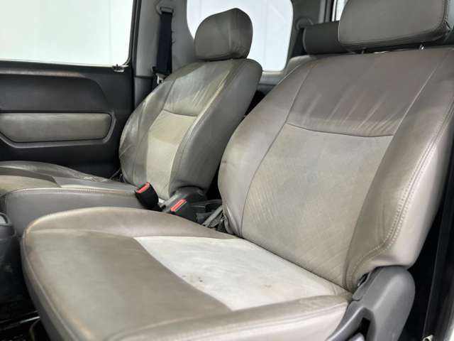 4WD　ETC　ナビ　アルミホイール　キーレスエントリー　電動格納ミラー　シートヒーター　革シート　AT　衝突安全ボディ　記録簿　ABS　エアコン　パワーステアリング　パワーウィンドウ