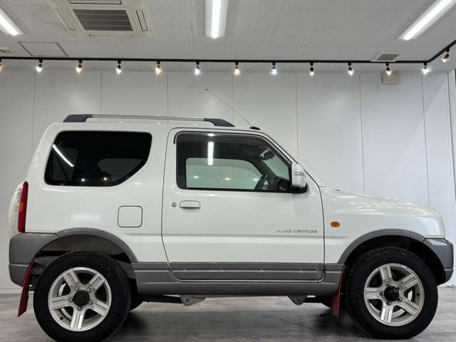 4WD　ETC　ナビ　アルミホイール　キーレスエントリー　電動格納ミラー　シートヒーター　革シート　AT　衝突安全ボディ　記録簿　ABS　エアコン　パワーステアリング　パワーウィンドウ